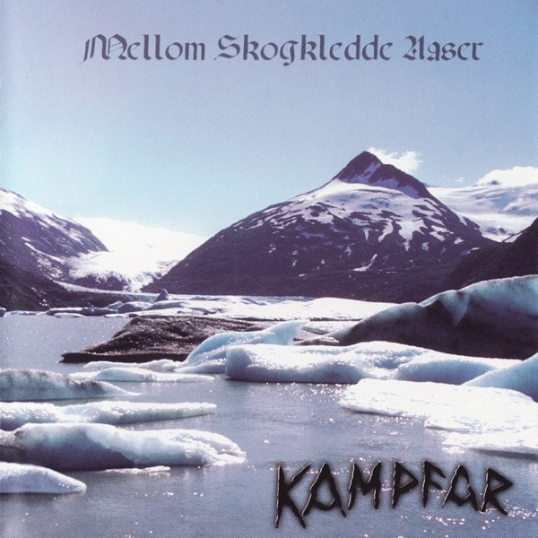 Mellom skogkledde aaser
