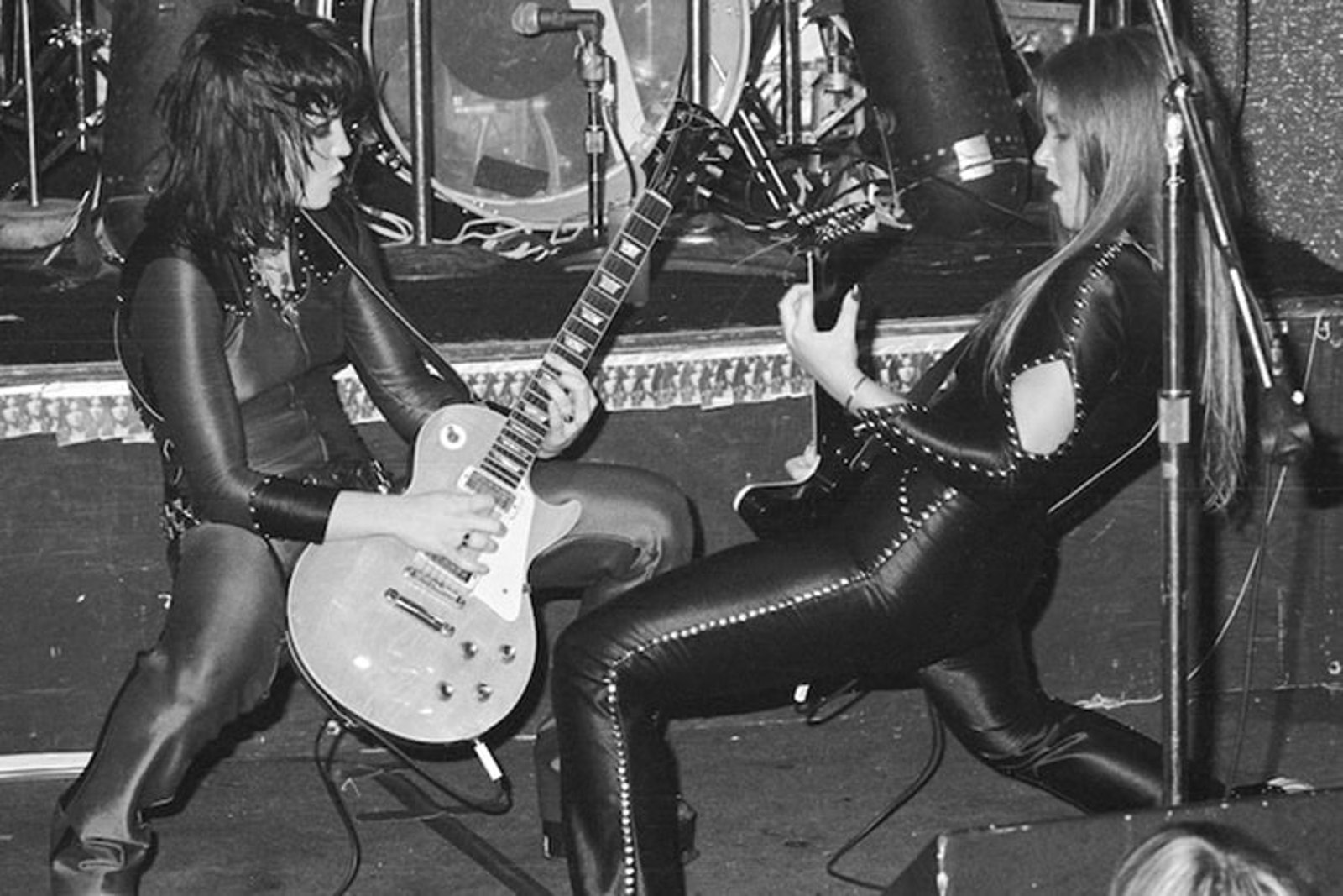 Joan Jett and Lita Ford of the Runaways playing face to face at the Whisky in West Hollywood in August 1977
