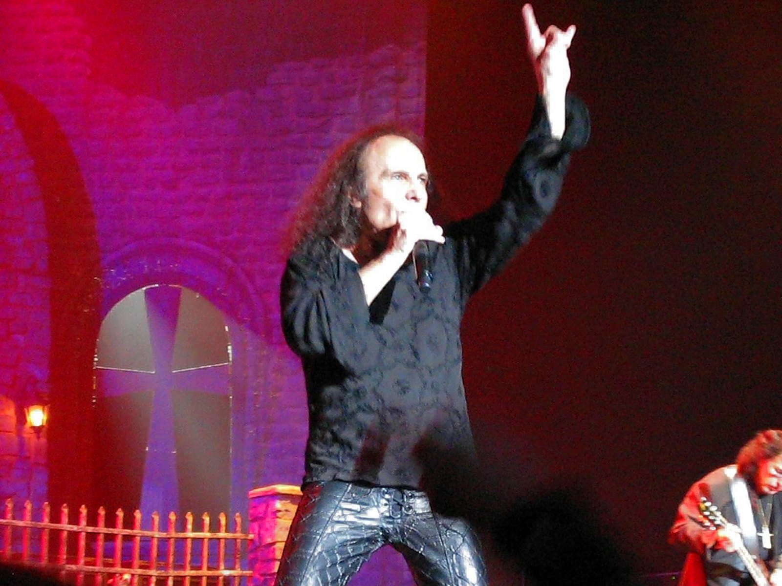 Ronnie James Dio raising the horned hand on stage in November 2007, Tony Iommi behind him