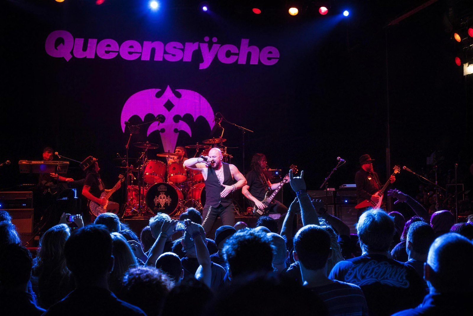 Geoff Tate sings mid-performance with Queensryche, backed by the full band, April 2014