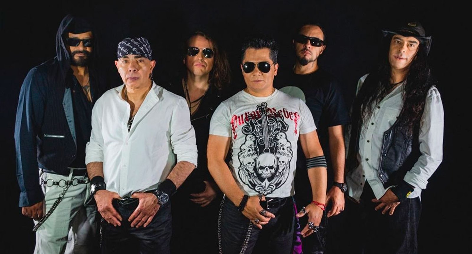 The six members of Cristal y Acero photographed together against a plain background in 2025