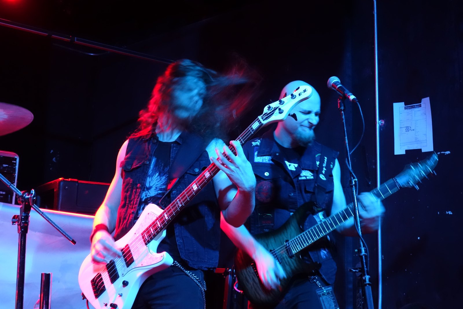 Power Thrash: Palm Mutes Under a Clean Voice