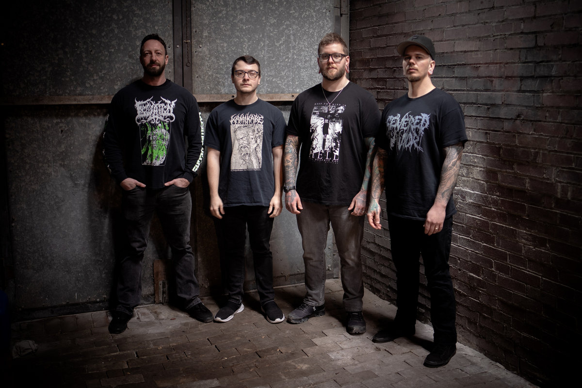 Vulgar Mephitis Open and Close Their First Album With the Same Dust